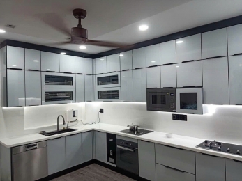 Tủ bếp cánh kính 06